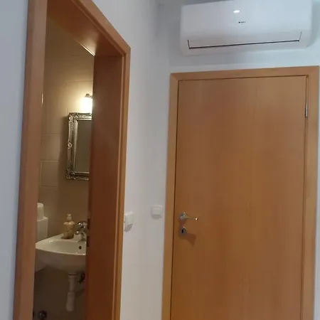 Apartment Zadvarje Appartamento