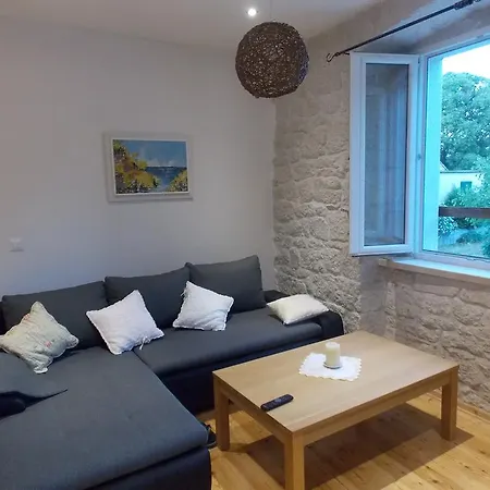 Apartment Zadvarje Appartamento *